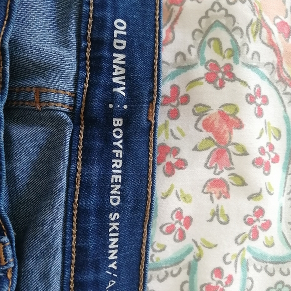 Old Navy Boyfriend Skinny Jeans - Picture 10 of 10